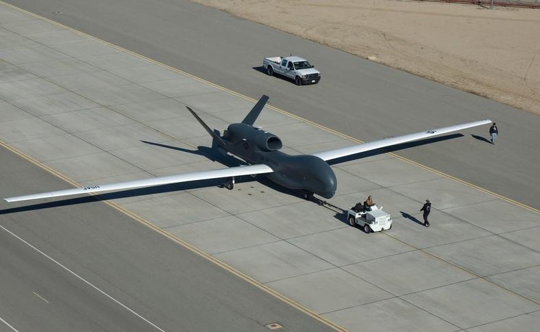 美国最强无人机全球鹰,美国最先进无人机可飞至大气层