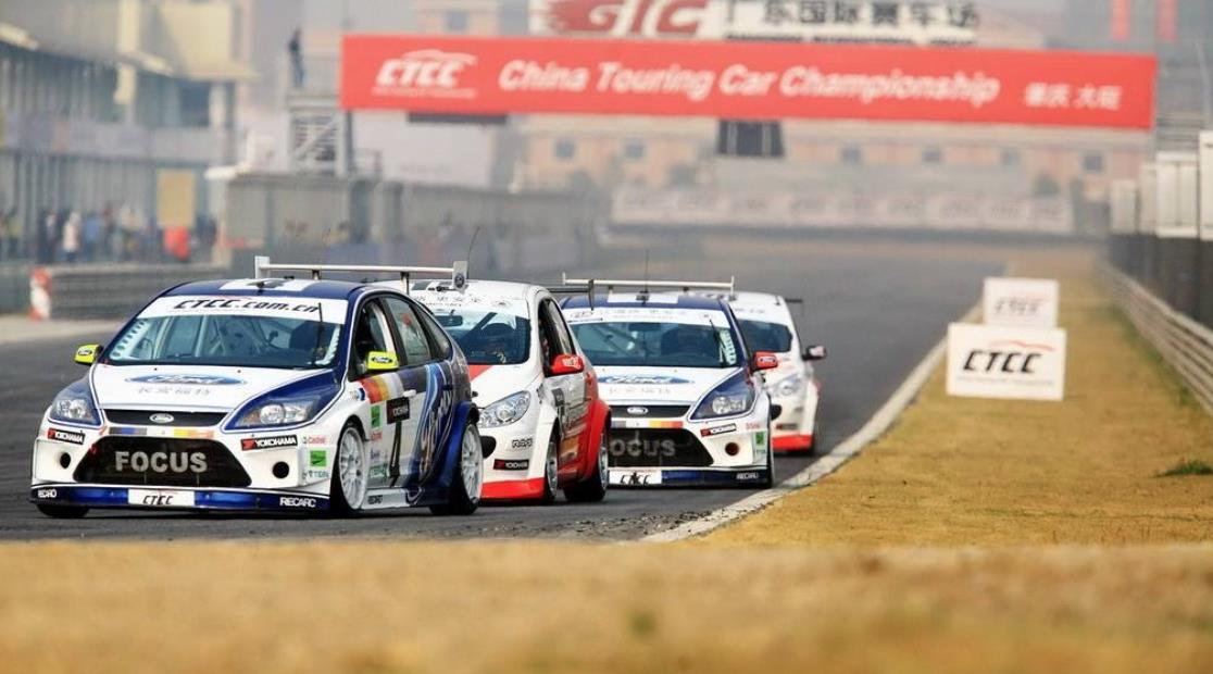 经典福克斯1.8自动两厢操控,宝马三系和福克斯操控哪个好