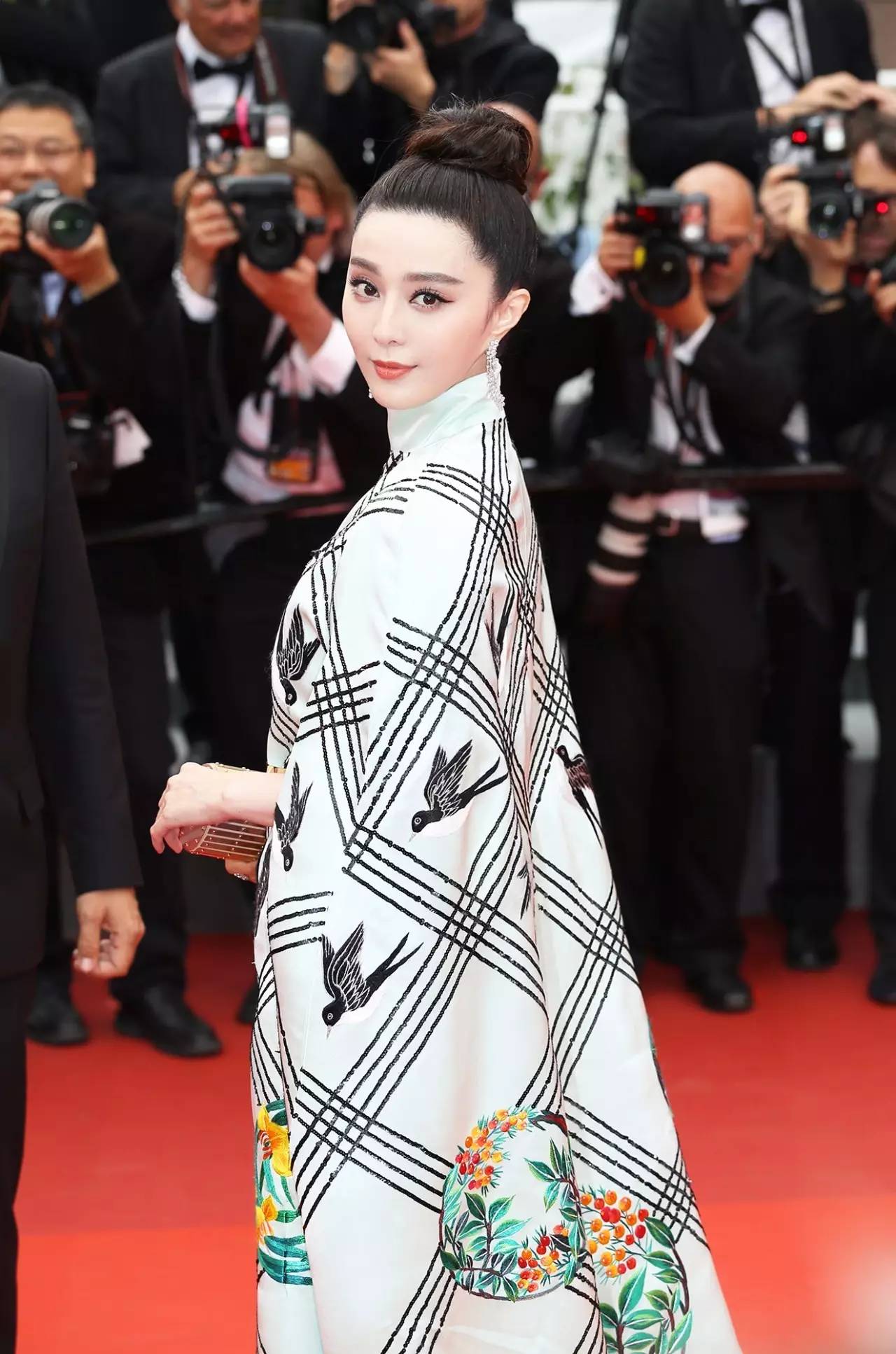 范冰冰踏上戛纳红毯的那一刻,范冰冰最浪漫的戛纳行