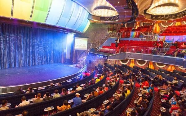 坐着豪华游轮,坐着邮轮看世界