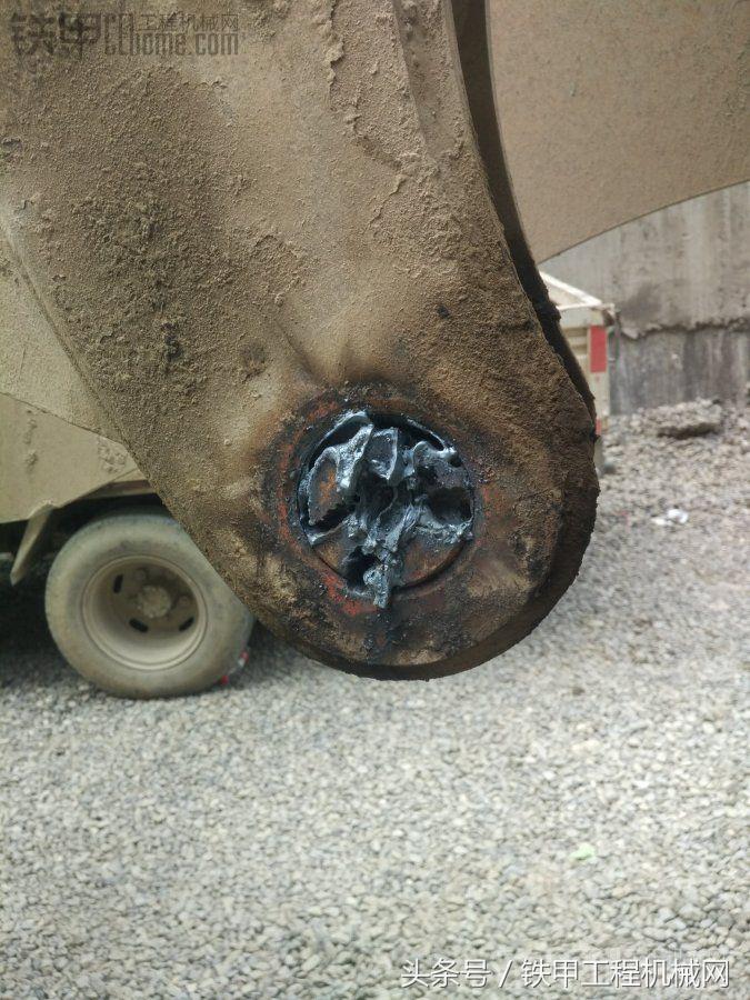 船上生锈的销子怎么拿下来,挖机斗齿销子生锈卡死怎么取出