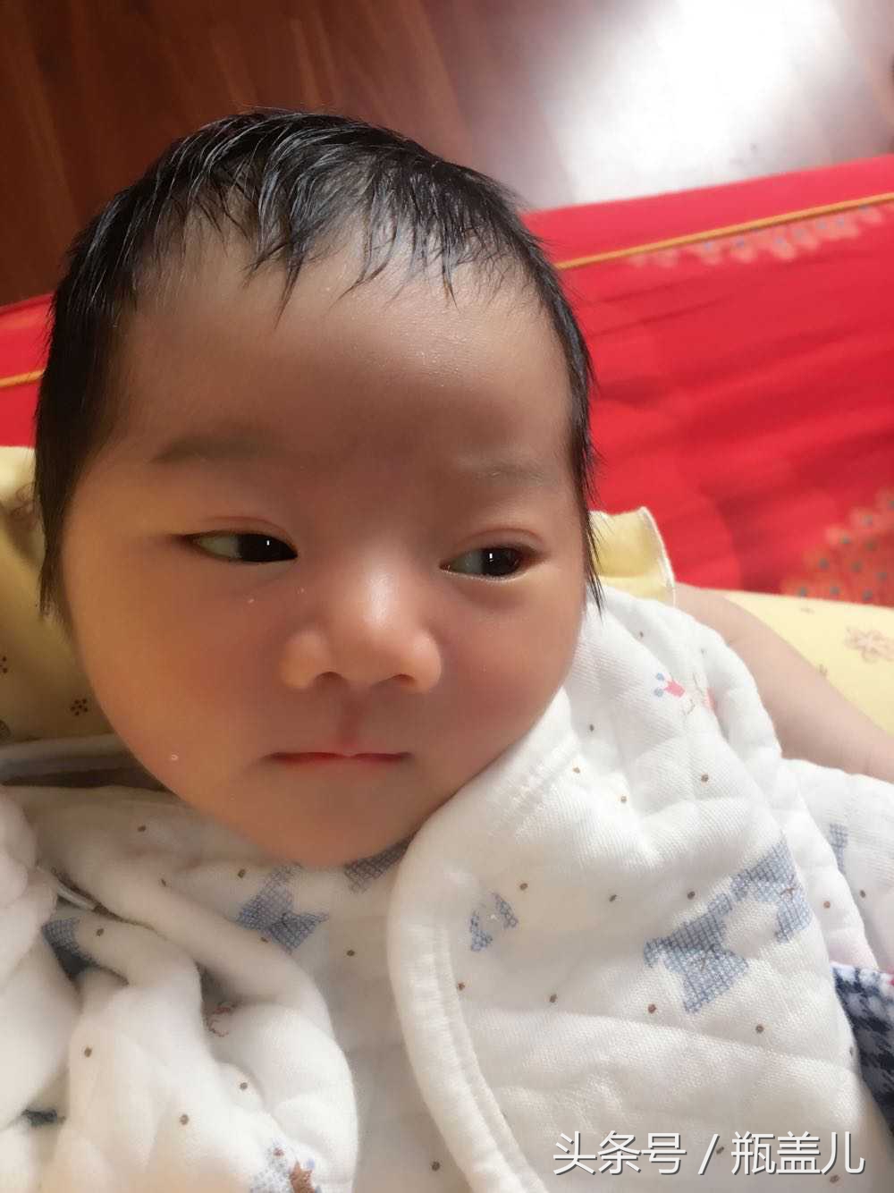 新生儿不吃奶妈妈一抱就哭,新生儿不吃奶妈妈哭