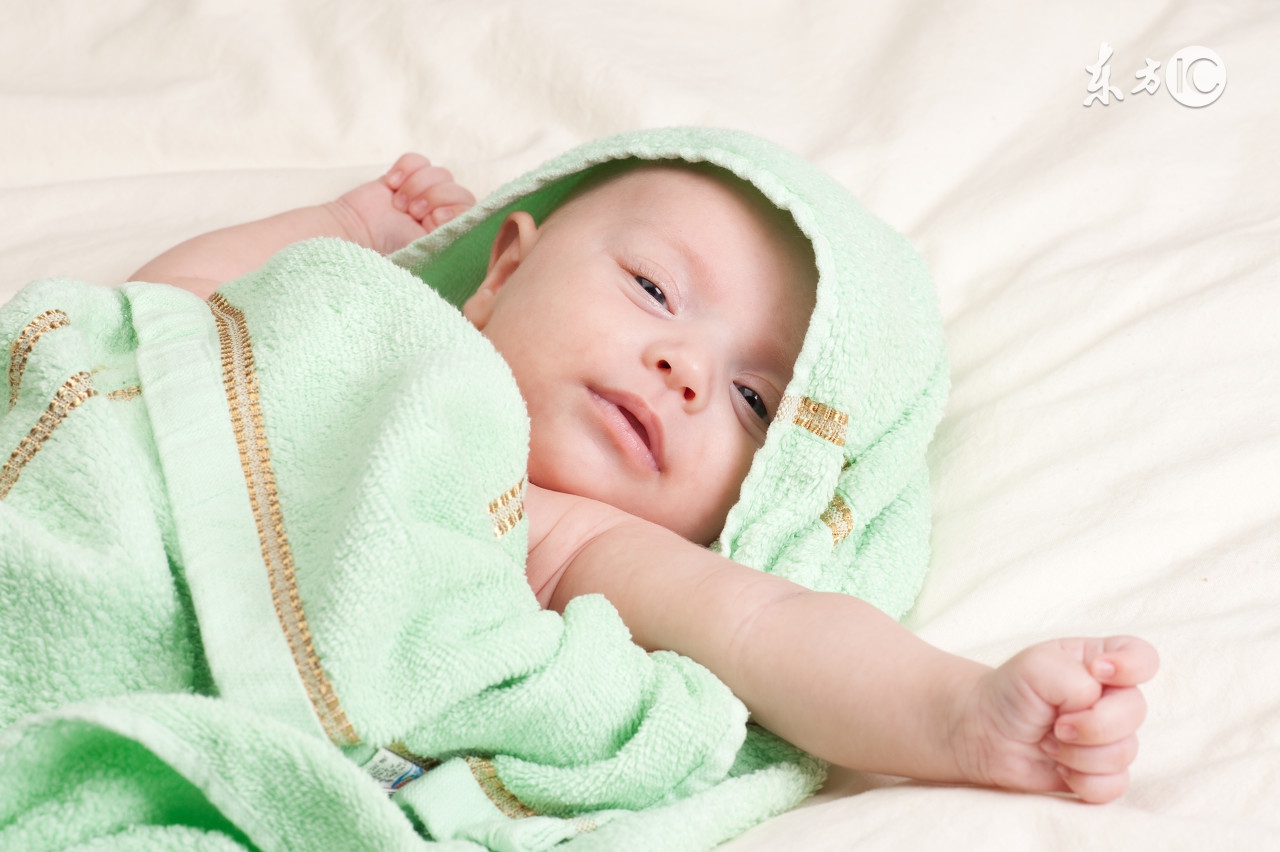 宝宝洗澡用的纯棉浴巾,宝宝用纱布浴巾还是纯棉浴巾