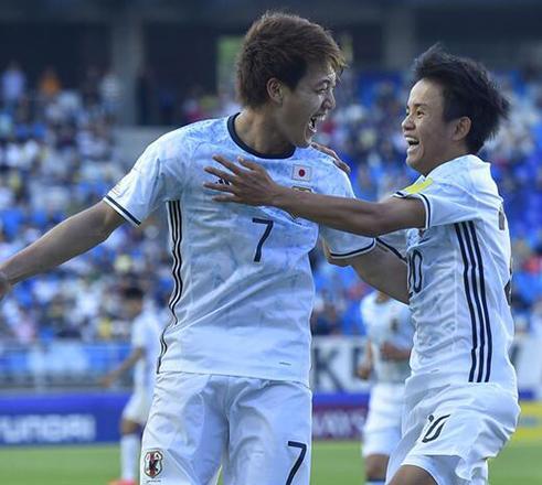 一边是青年队3连败垫底,一边是穷学生攒钱买足球,足协都干啥了