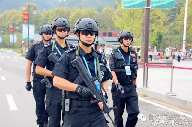 绿茵场上青春飞扬,绿茵场上驰骋飞扬