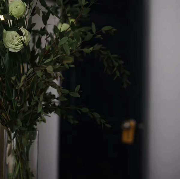 他将厦门的民宅改造成烘焙馆，每周邀请100位陌生人喝精品咖啡