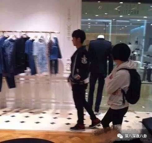 鹿晗一个点赞引发的血案，被*养包**七龙珠*规则潜**都是神马情况？