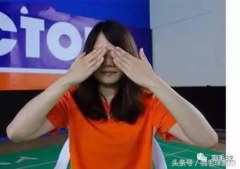 羽毛球裁判24种手势教学,羽球发球违例怎么办
