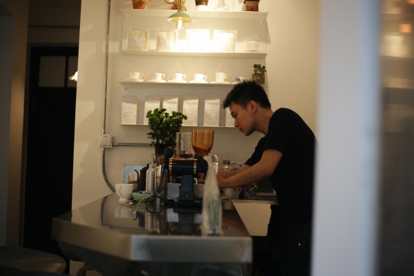 他将厦门的民宅改造成烘焙馆，每周邀请100位陌生人喝精品咖啡