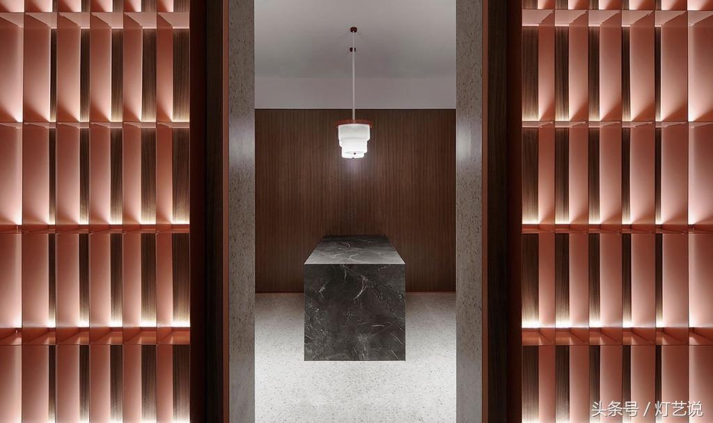 纽约不一样的蛋糕店，柜体照明用的好！