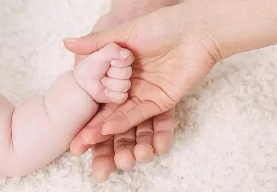 给孩子剪指甲不小心剪到肉怎么办,给宝宝剪指甲剪到肉了没掉下来