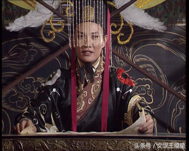 关羽爱他母亲，张飞杀他父亲，曹操当他后爹，他当曹睿佞幸