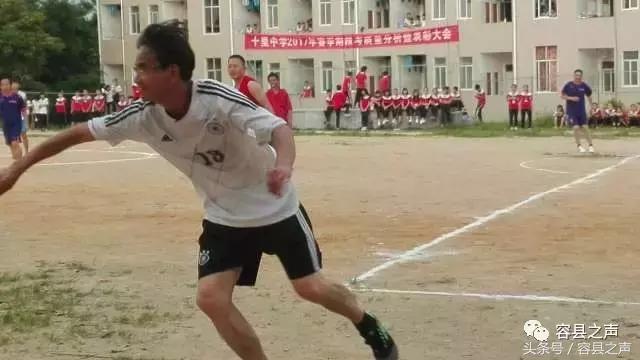 小小足球增情谊，容县十里中学与容西中学举行足球联谊赛