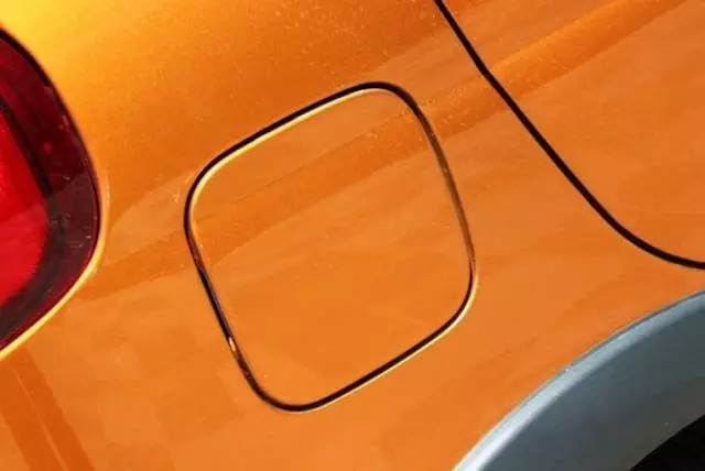 加油时油箱盖打不开怎么回事,加油油箱打不开