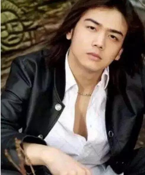 欢乐颂2里面靳东戴的什么手表,欢乐颂2戴什么表好