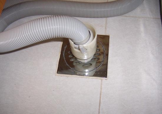 洗衣机排水管地漏漏水怎么解决,洗衣机下水管与地漏连接漏水防臭