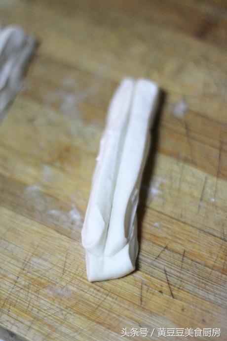 无矾香酥大油条怎么做的,在家轻松做出酥脆好吃的大油条