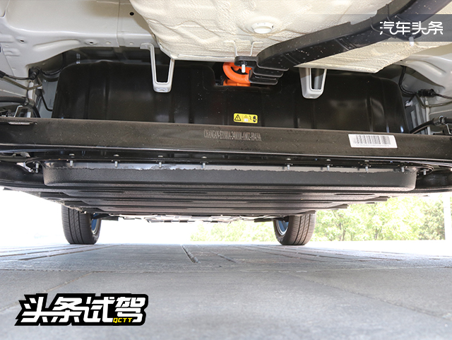 媳妇终于同意买车,媳妇试驾新车