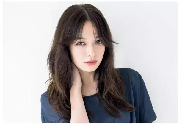 怎么才能让短刘海整齐起来,刘海特别短怎么拯救短发