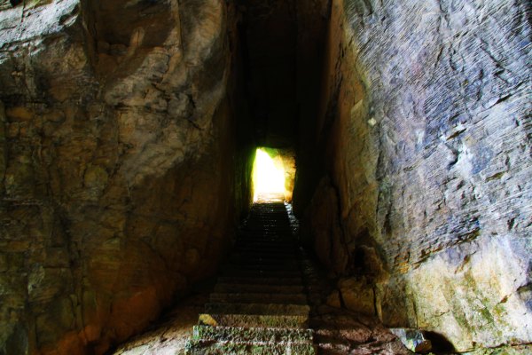 神农架有几个洞,神农架有一个神秘的深谷