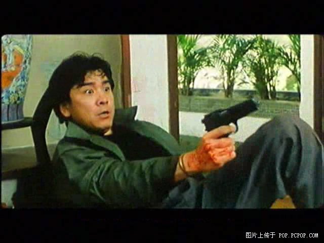 他饰《少林足球》魔鬼队九号，少林武僧出身，任深圳公安武术教头