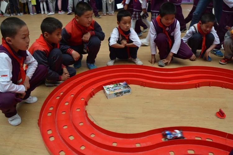 西宁市康南园山小学第二届“美艺相伴”艺术节之科技艺术体验活动