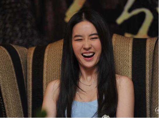 男生笑起来特别的丑怎么办,你长这么漂亮为什么却老说自己丑