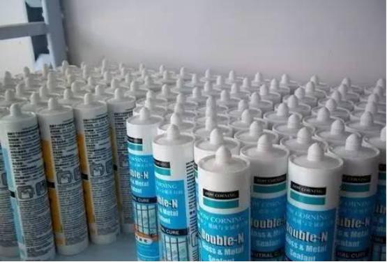 去除玻璃胶最有效的方法,清除玻璃胶用什么方法最好