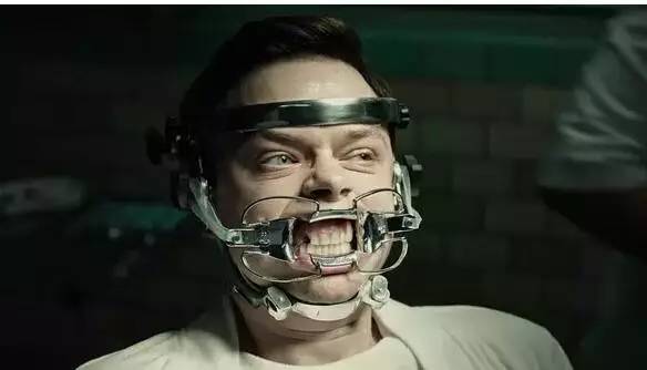 恐惧噬骨!榨干人油当解药,只为延长寿命等女儿长大后*亲近**繁殖