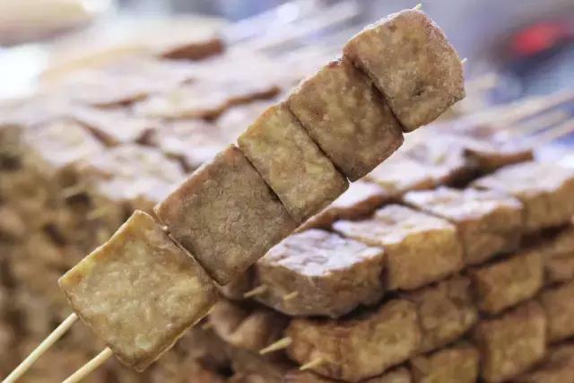 这家20年老店从一块钱的臭豆腐开始卖，如今赚了几套房