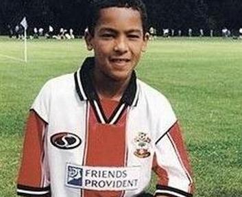 球星年轻时与现在对比图,球星童年照帅气