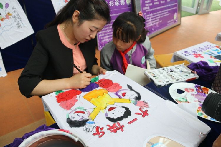 西宁市康南园山小学第二届“美艺相伴”艺术节之科技艺术体验活动