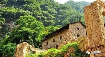 这座欧洲小城有个奇特壁画,这座中国魔幻建筑又把老外惊呆了