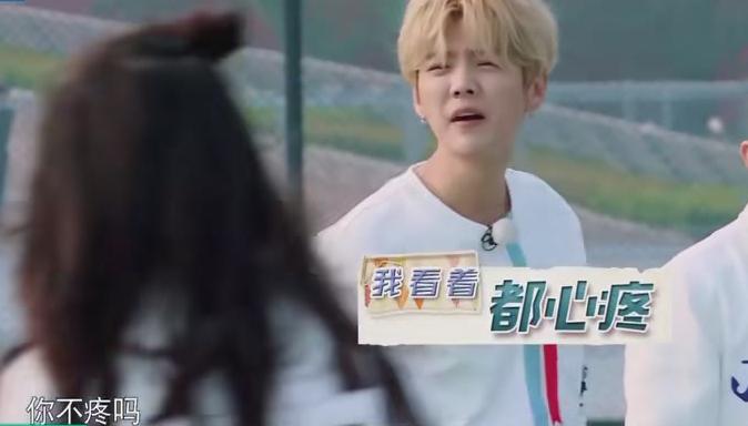 那么多路人甲阻挡不了你,鹿晗热巴对视十指相扣还撩发