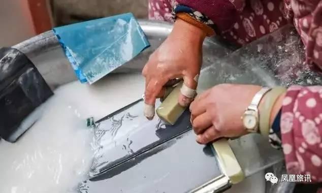 这座欧洲小城有个奇特壁画,这座中国魔幻建筑又把老外惊呆了