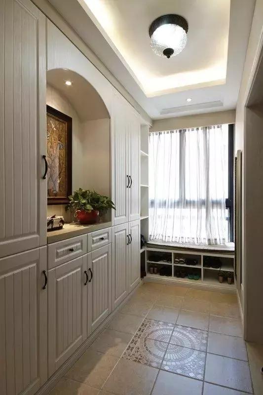 昆明未名城婚房装修，卫生间装了隐形门，朋友来做客到处找厕所！