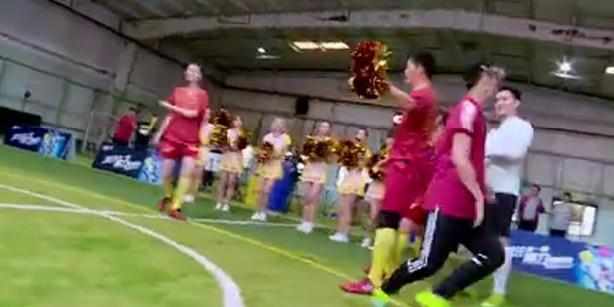 乔欣鹿晗奔跑,鹿晗不接乔欣花球视频