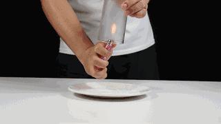 用一张纸巾放在杯子里不会漏水,用一张纸巾可以不脏手