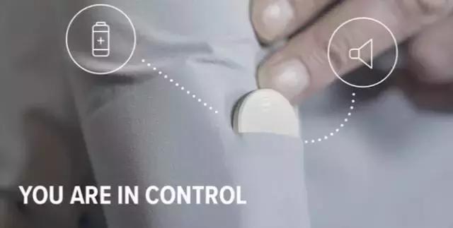 迎面走来一个大美女,想偷*拍偷**张照片装个逼,咋办?