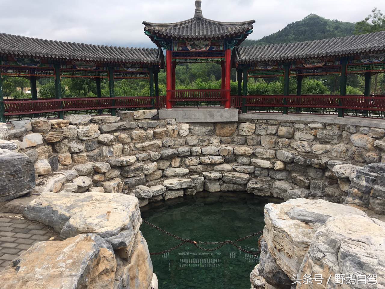 野鹅自驾：一个小泉眼，却养活了整个村子，冒出的气泡酷似珍珠！