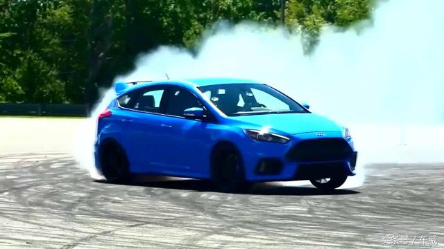 赛车总动员里的闪电麦昆,赛车总动员闪电麦昆在沙地训练