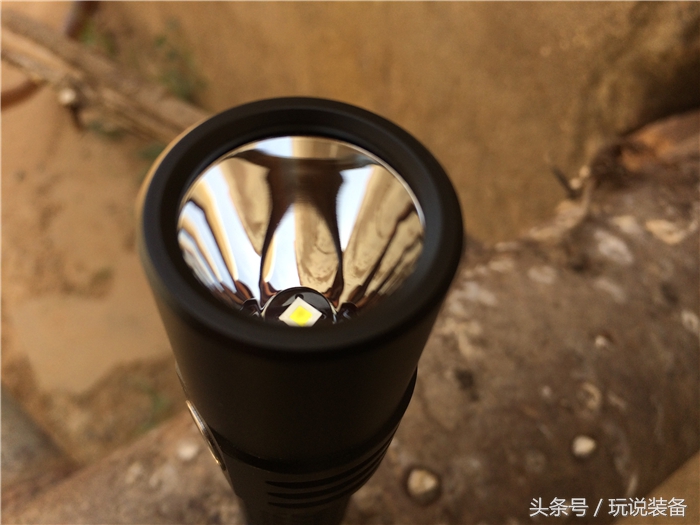 能给手机充电也能当支架,能给手机充电能连wifi的充电宝