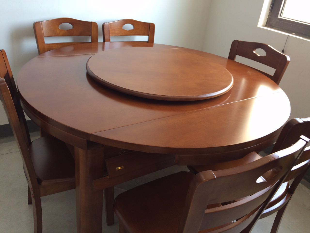 实木餐桌怎么买省钱又好用,实木餐桌购买攻略