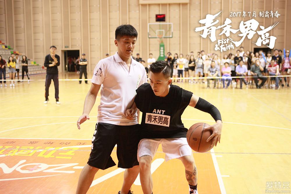 青春动作电影《青禾男高》沈阳路演举办篮球赛