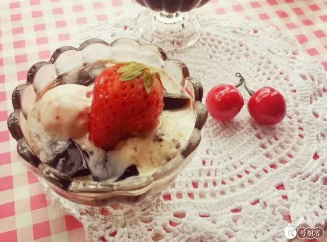 龟苓膏甜品教程,自己做的龟苓膏芋圆甜品很成功