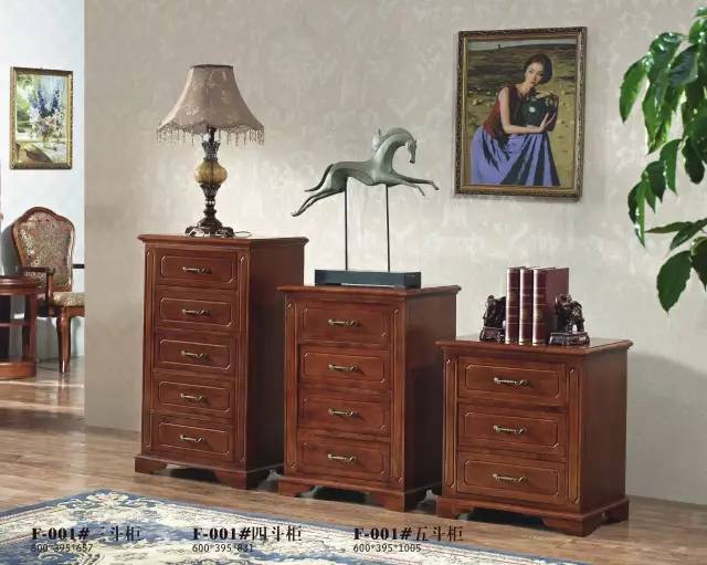 小边柜极简风格,有边柜的背景墙