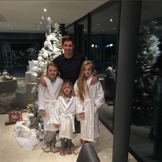 萌娃陪你过六一!足坛8大可爱宝贝:小七萌翻全场迷你罗子承父业