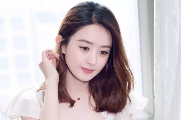 赵丽颖新发型短直发造型,发型赵丽颖披肩编发公主头