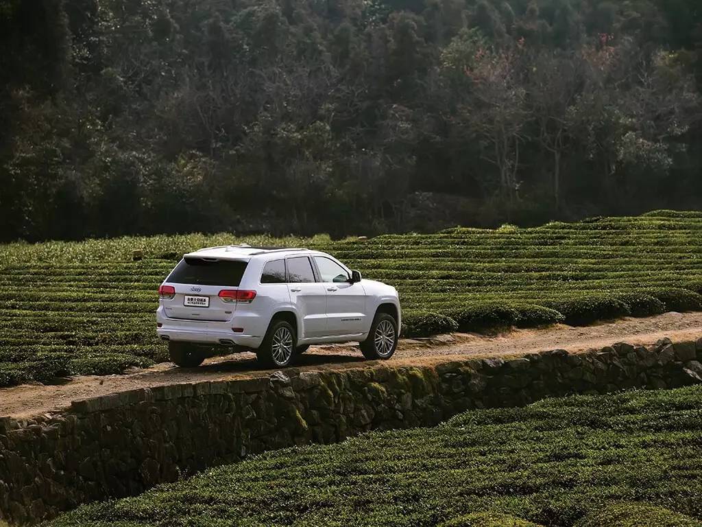 32万的jeep大切诺基试驾,全新jeep大切诺基试驾