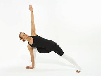 露腰露腿的季节到了瑜伽练起来,因为遇见你我遇见了更好的自己